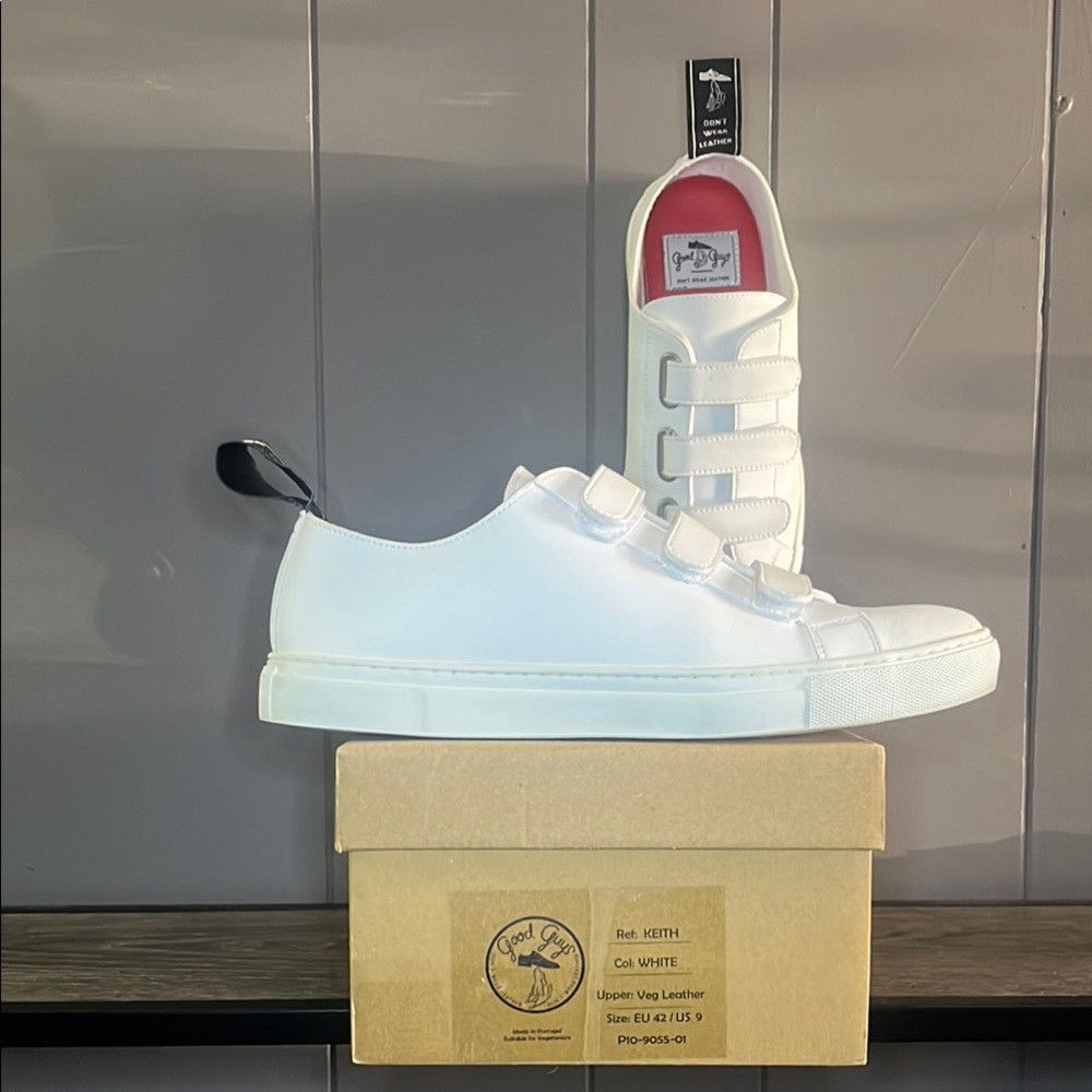 White Velcro Minimalist Vegan Sneakers with Rubber Sole